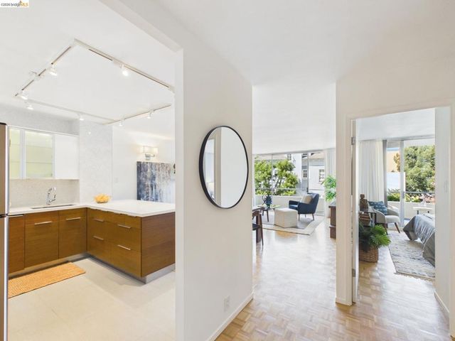 320 Lee St 303, Oakland, CA 94610
