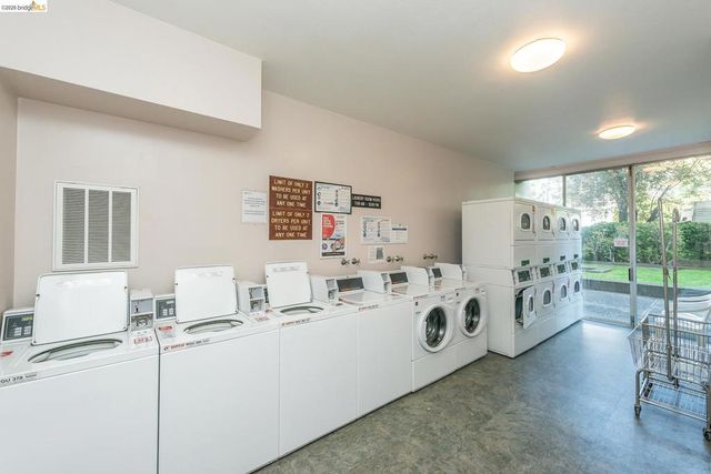 320 Lee St 303, Oakland, CA 94610