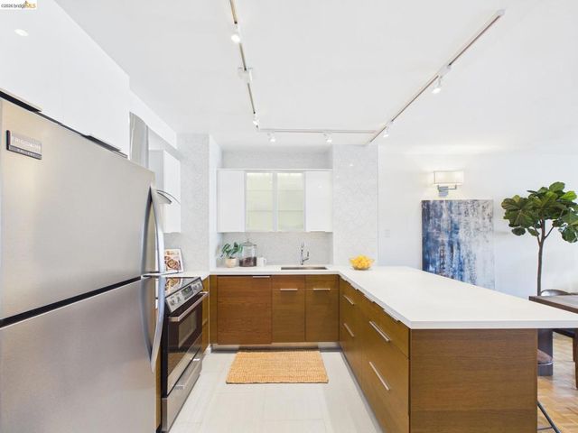 320 Lee St 303, Oakland, CA 94610