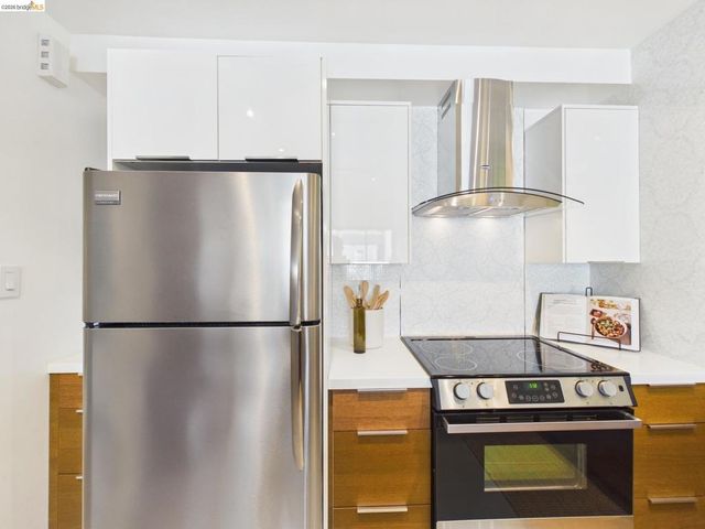 320 Lee St 303, Oakland, CA 94610
