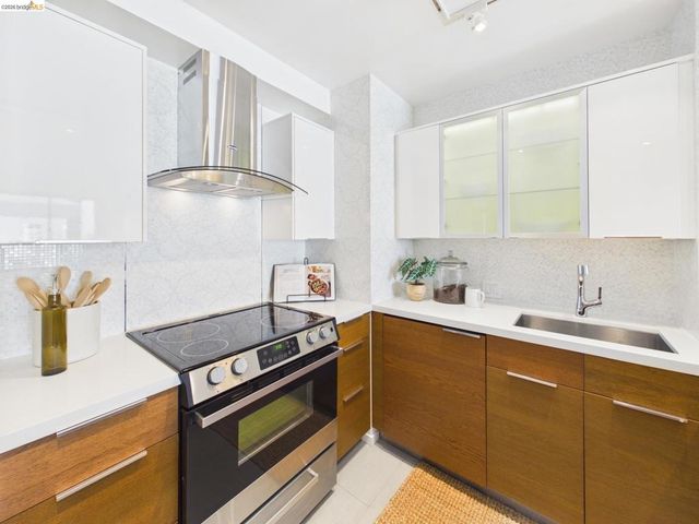 320 Lee St 303, Oakland, CA 94610