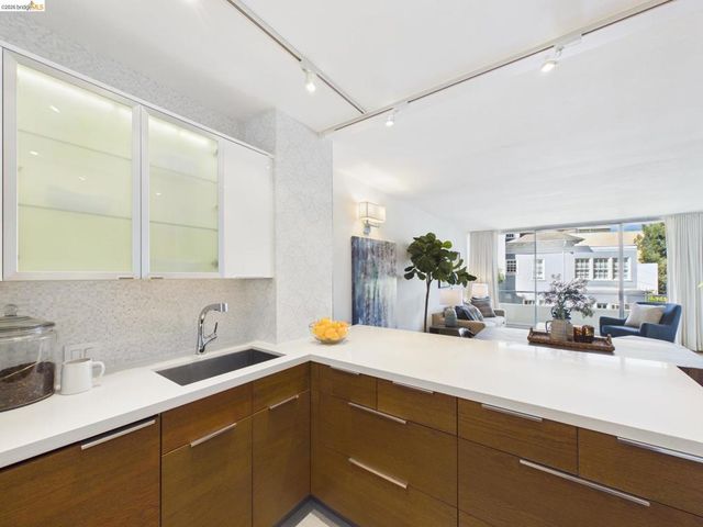 320 Lee St 303, Oakland, CA 94610