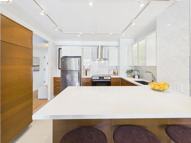 320 Lee St 303, Oakland, CA 94610