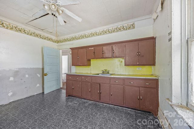 808 N Main Street N, Salisbury, NC 28144