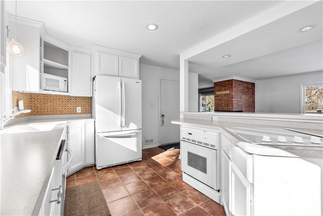 1408 E 108th Terrace, Kansas City, MO 64131