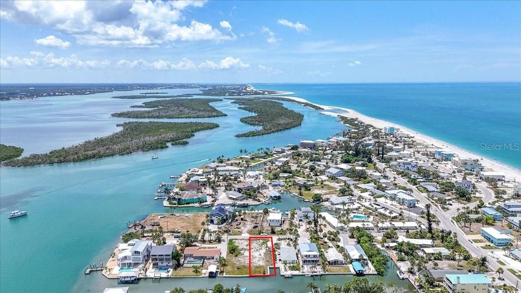 Image 12 of property listing at 180 MOCKINGBIRD LANE, Englewood, FL 34223