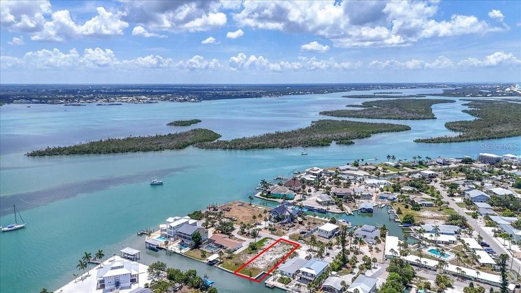Image 20 of property listing at 180 MOCKINGBIRD LANE, Englewood, FL 34223