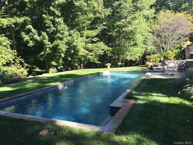 4 Hidden Valley Way, Bedford, NY 10506