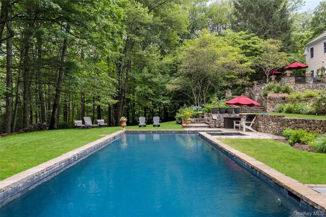 4 Hidden Valley Way, Bedford, NY 10506