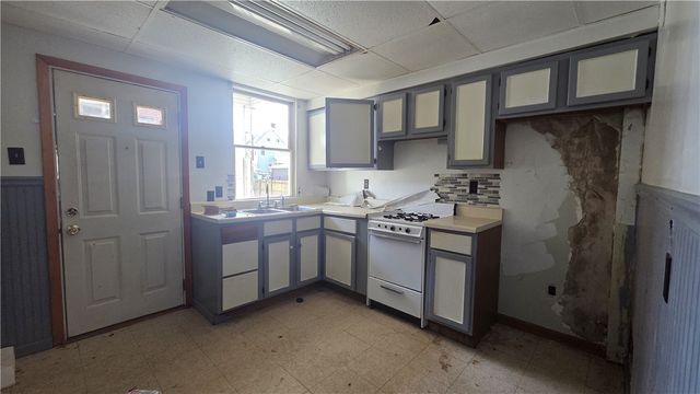 122 Hamilton Avenue, Vandergrift, PA 15690