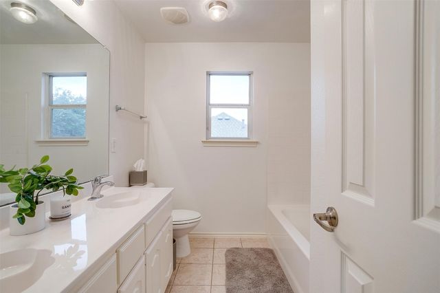 1415 Lowes Farm Parkway, Mansfield, TX 76063