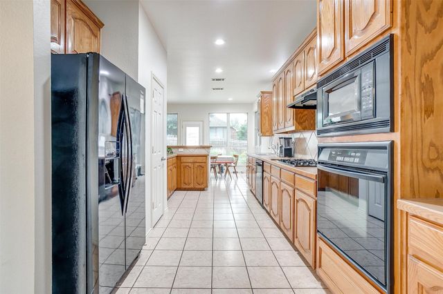 1415 Lowes Farm Parkway, Mansfield, TX 76063
