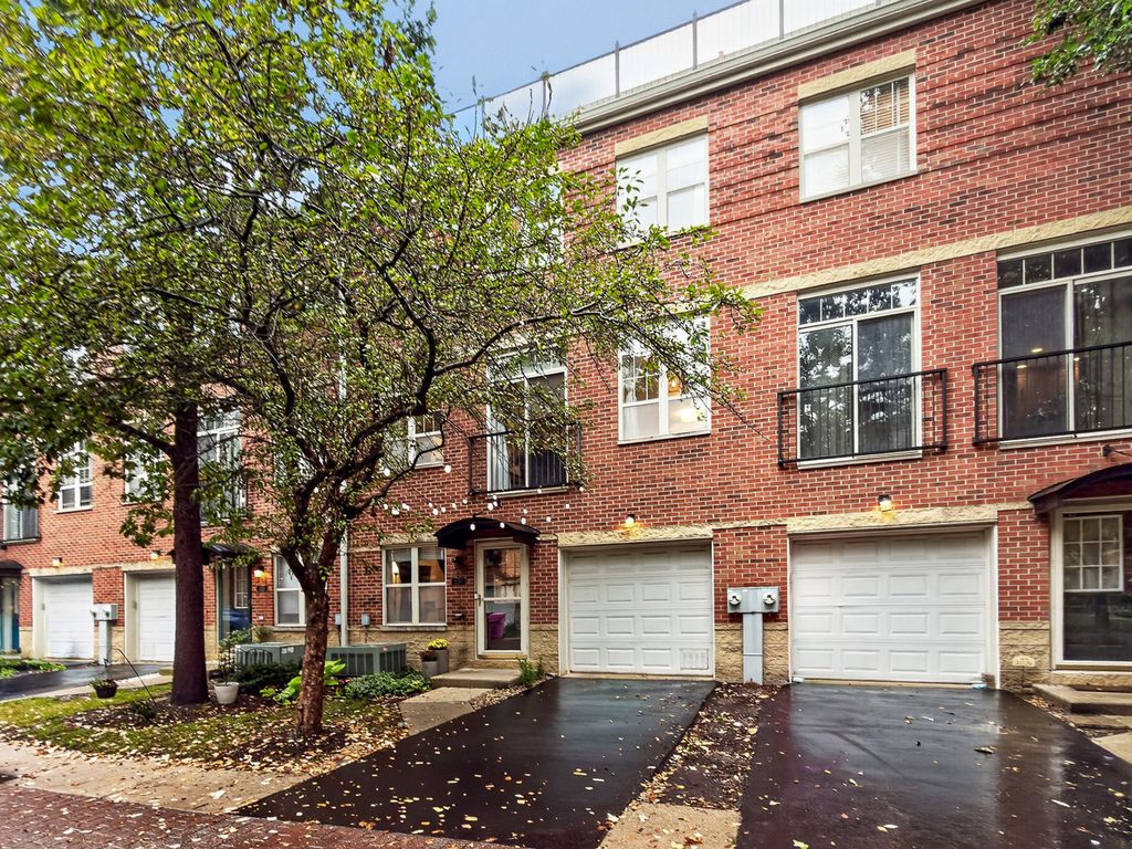 3253 N Bay Court, Chicago, IL 60618 — exterior