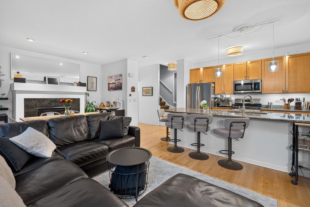 3253 N Bay Court, Chicago, IL 60618 — photo 4