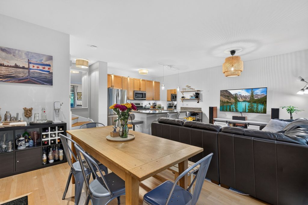3253 N Bay Court, Chicago, IL 60618 — photo 5