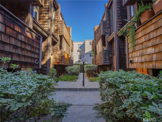 330 N 5th Street, Burbank, CA 91501