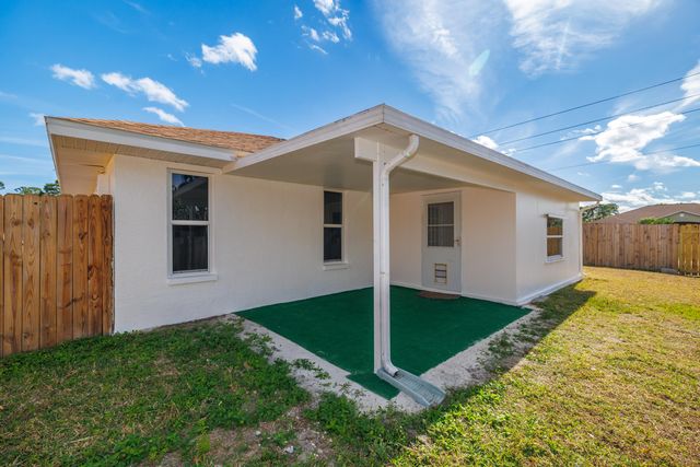 1604 Carbondale Avenue NW, Palm Bay, FL 32907