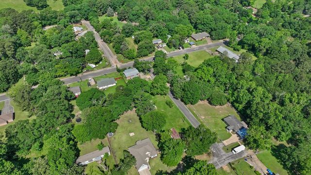 1000 Trinity Cut Off, Huntsville, TX 77320