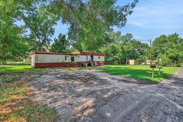 1000 Trinity Cut Off, Huntsville, TX 77320