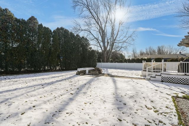 1706 Brayton Point Rd, Somerset, MA 02726