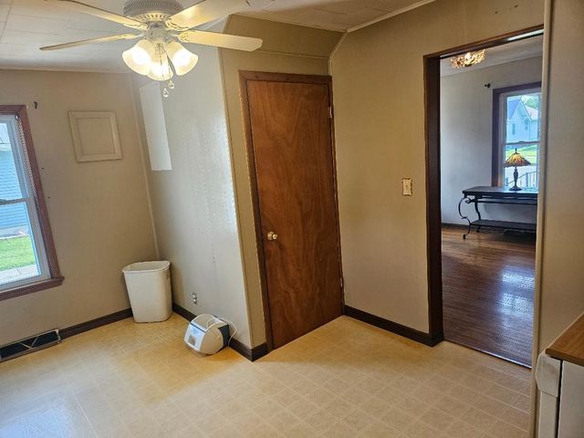 704 8th Avenue, Belle Plaine, IA 52208