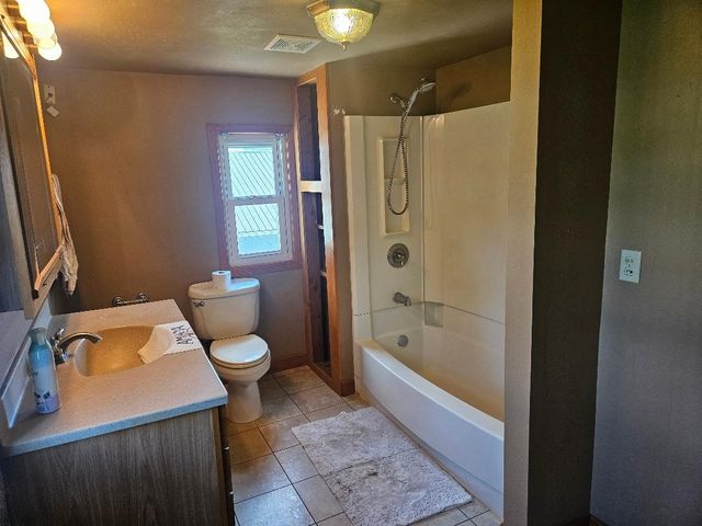 704 8th Avenue, Belle Plaine, IA 52208