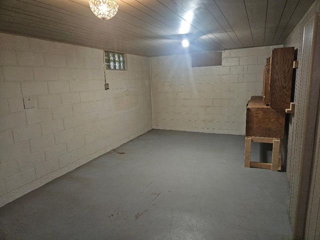 704 8th Avenue, Belle Plaine, IA 52208