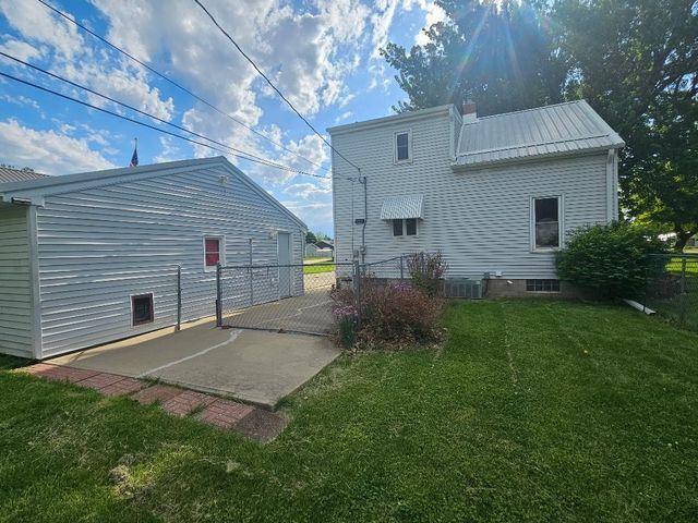 704 8th Avenue, Belle Plaine, IA 52208