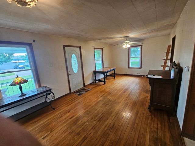 704 8th Avenue, Belle Plaine, IA 52208