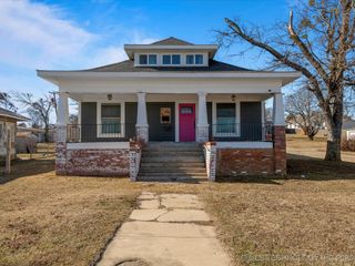 128 S Pine Street, Nowata, OK 74048