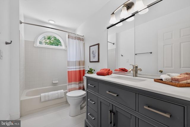 56 DOUGLASS RD, Lansdale, PA 19446