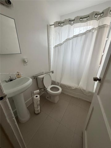 6741 NW 6th Ct, Miami, FL 33150