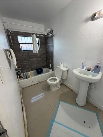 6741 NW 6th Ct, Miami, FL 33150