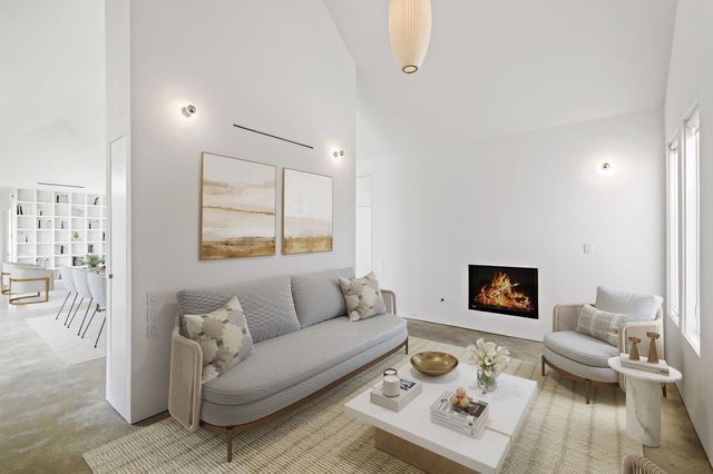 233 W 25th, Houston, TX 77008