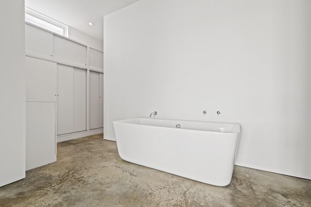 233 W 25th, Houston, TX 77008