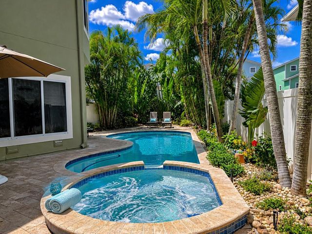 140 50TH STREET, Holmes Beach, FL 34217