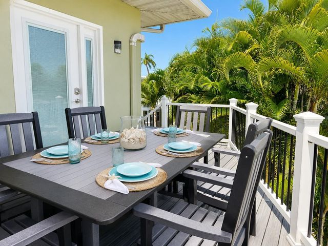 140 50TH STREET, Holmes Beach, FL 34217