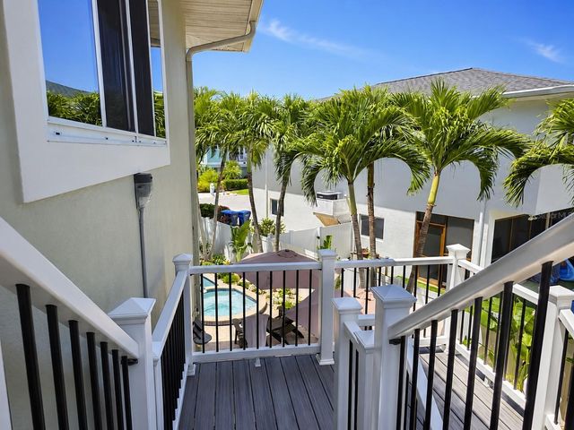 140 50TH STREET, Holmes Beach, FL 34217