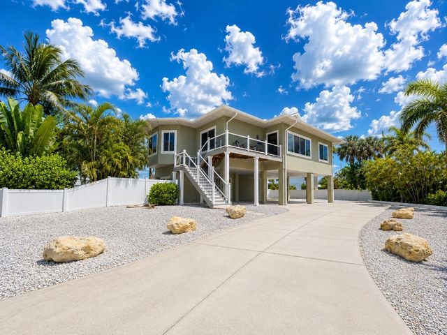 140 50TH STREET, Holmes Beach, FL 34217