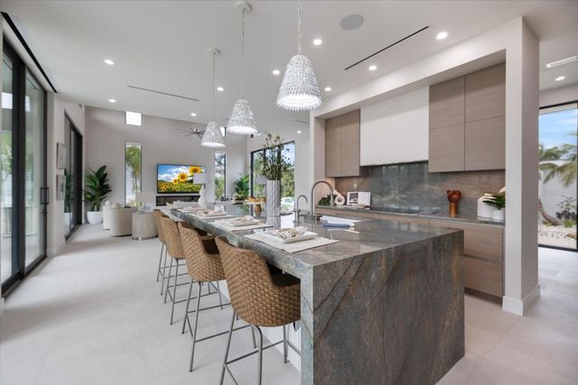 590 DE NARVAEZ DRIVE, Longboat Key, FL 34228