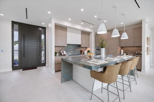 590 DE NARVAEZ DRIVE, Longboat Key, FL 34228