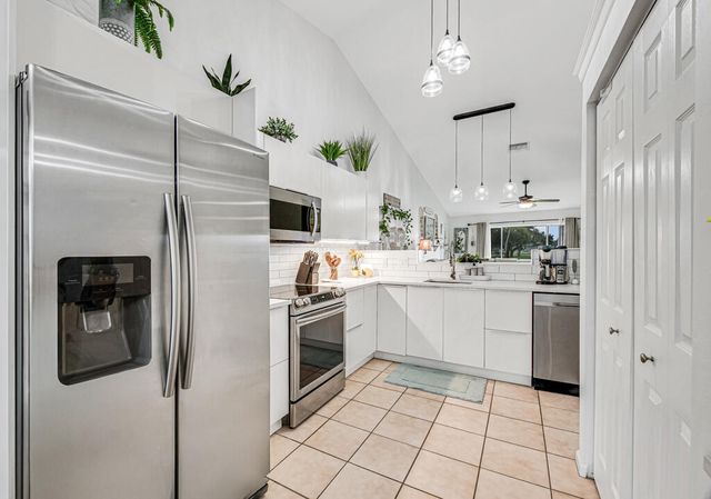 8429 LONG BAY, West Palm Beach, FL 33411