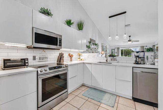 8429 LONG BAY, West Palm Beach, FL 33411