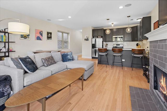 1533 N Campbell Avenue 3, Chicago, IL 60622