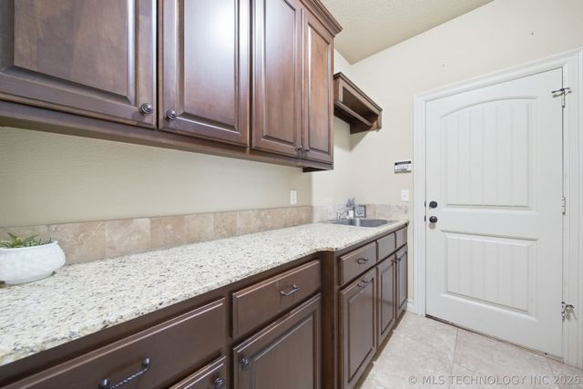 11281 S 72nd East Place, Bixby, OK 74008