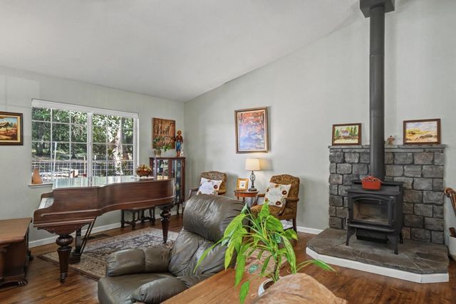 23871 Meadow Crest Dr, Pioneer, CA 95666