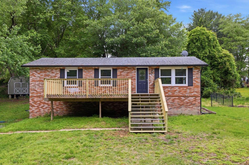 Image 1 of property listing at 941 PAT LN, Huntingtown, MD 20639