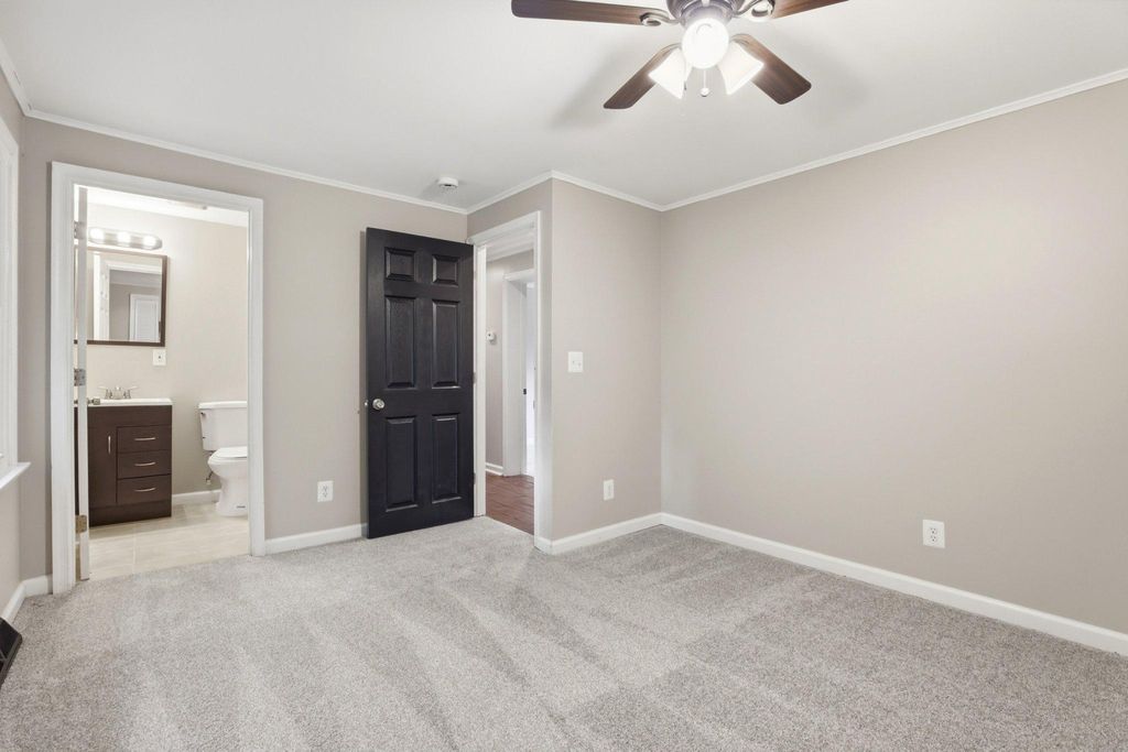 Image 12 of property listing at 941 PAT LN, Huntingtown, MD 20639