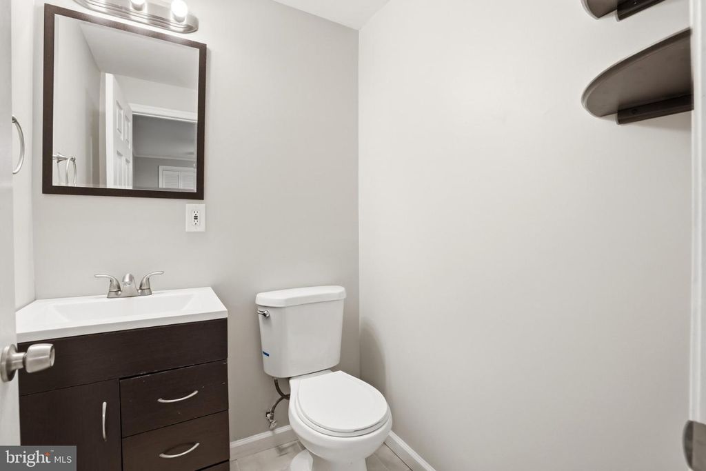 Image 13 of property listing at 941 PAT LN, Huntingtown, MD 20639