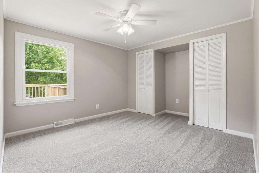 Image 14 of property listing at 941 PAT LN, Huntingtown, MD 20639